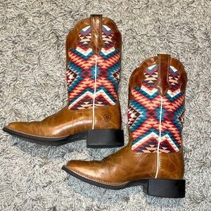 Wide square toe Ariat boot womens size 6.5B.